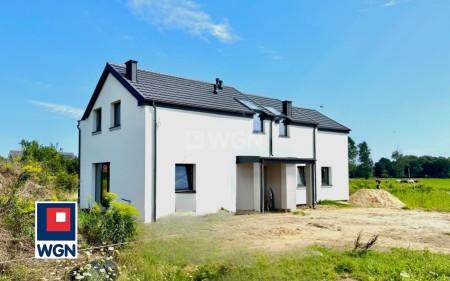 Bliźniak z pompą ciepła i ogrodem w zielonej części Redy