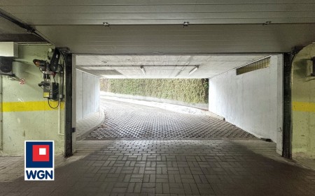 Miejsce postojowe w hali garażowej